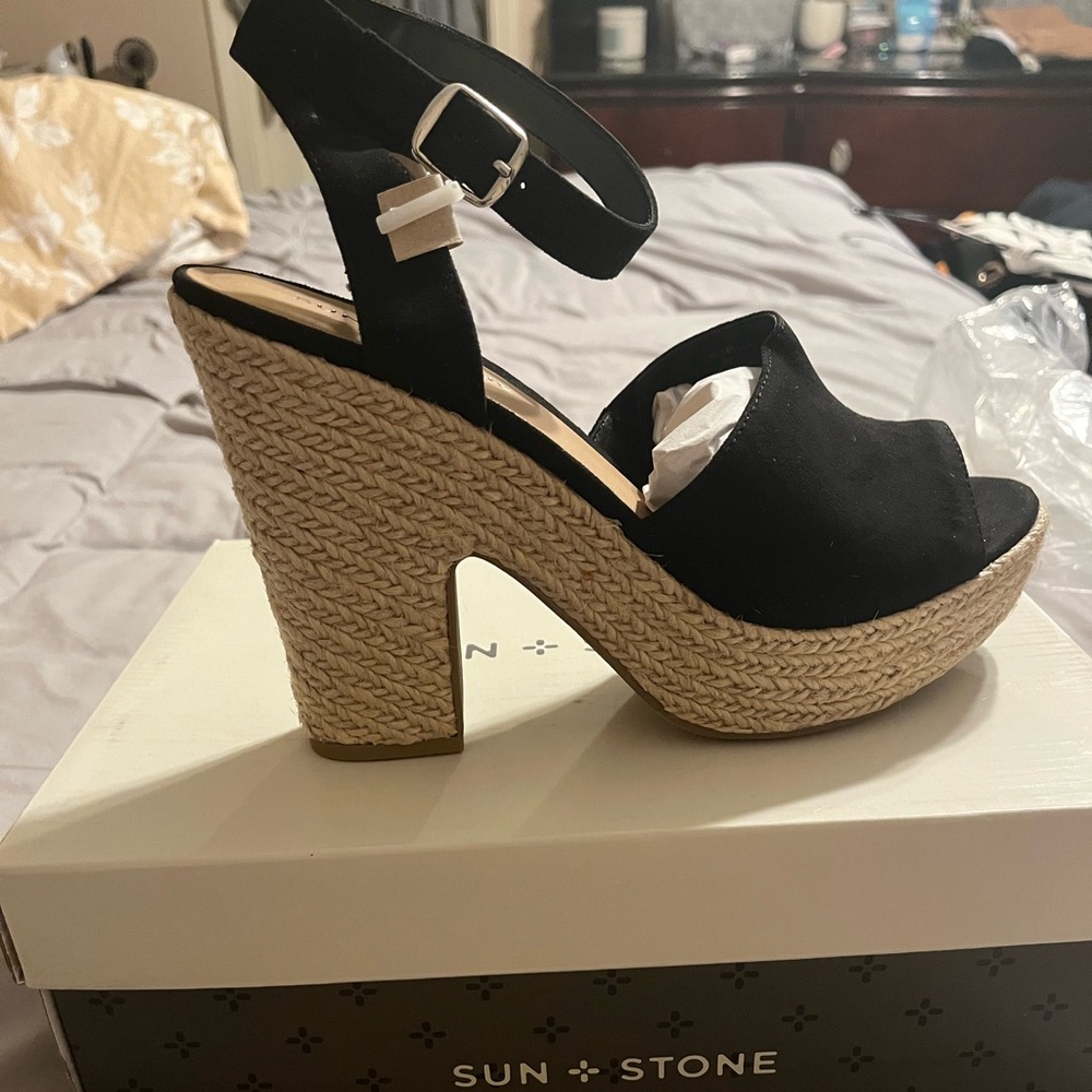 Sun and stone sandal never worn